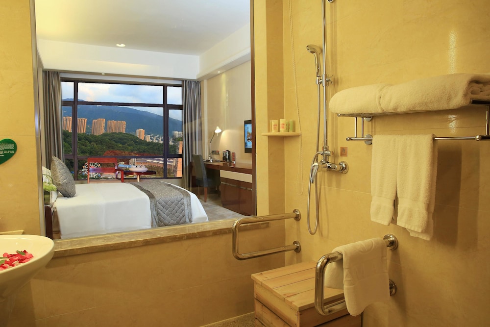 Ramada by Wyndham Longyan 53/55