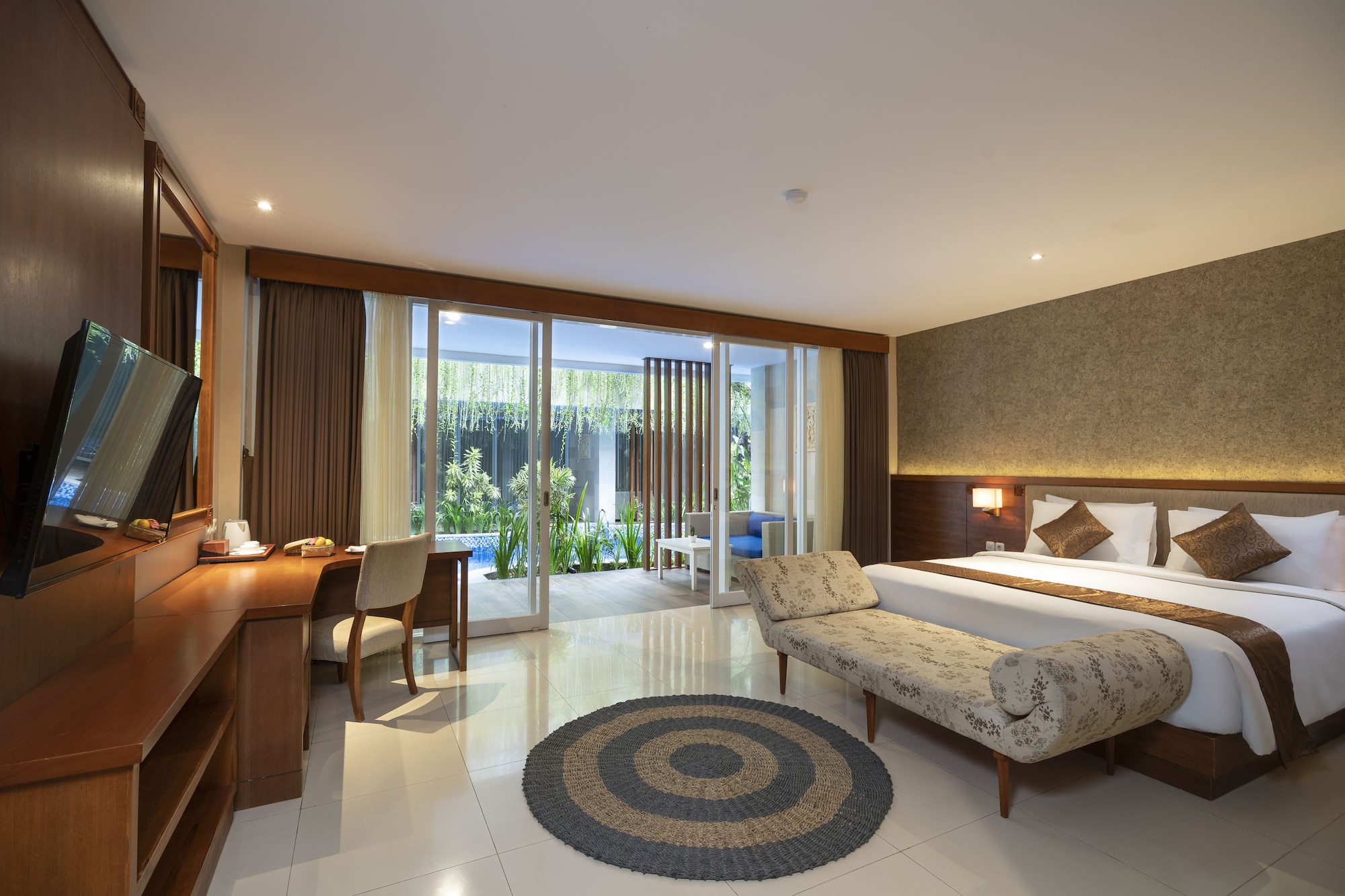 LAGOON, SUITE, POOL ACCESS