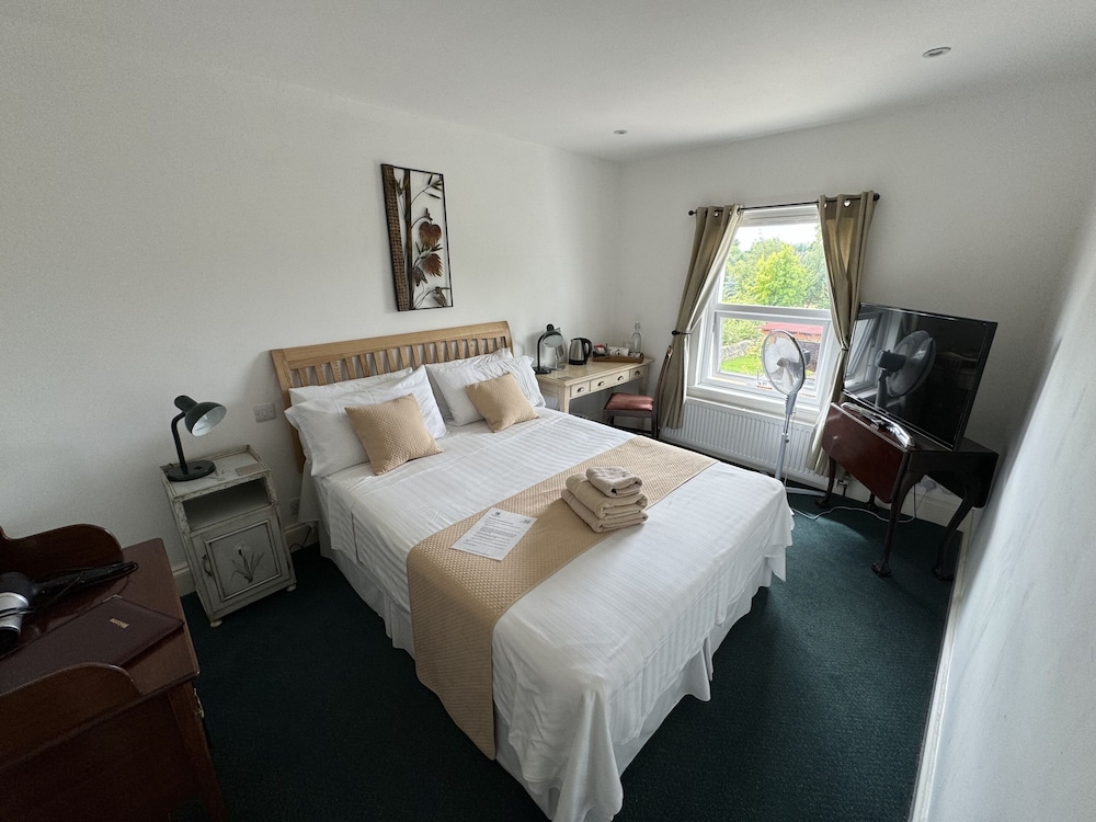 DELUXE, DOUBLE BED, GARDEN VIEW