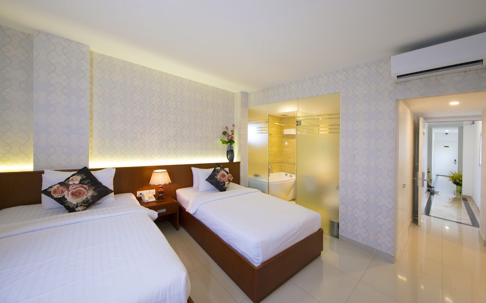Golden Star Hotel 12/50