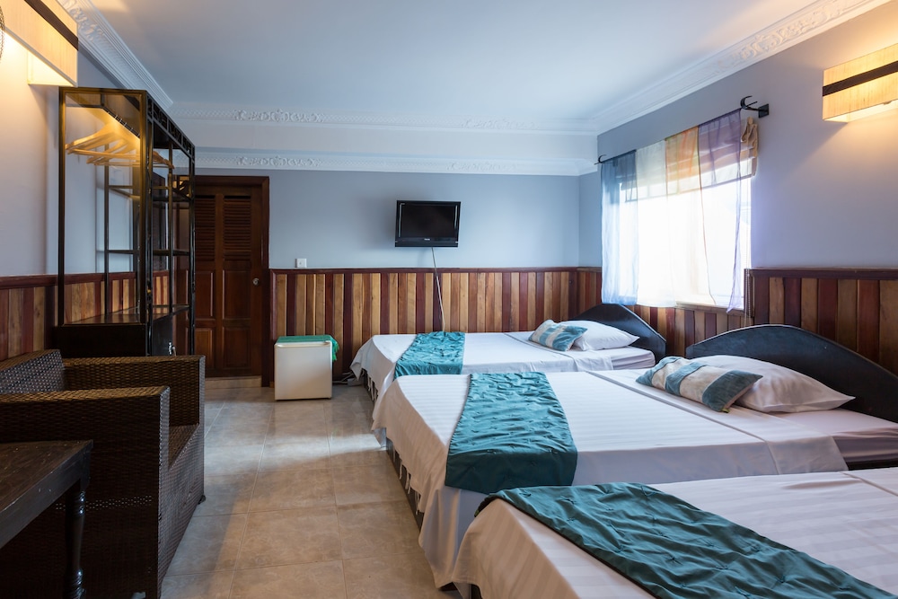 Le Tigre Hotel 5/48