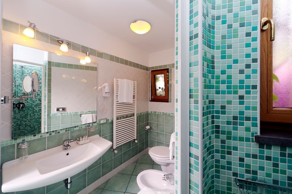 Hotel Bellevue Benessere and Relax 39/45