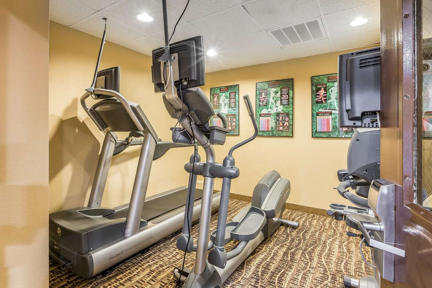 Comfort Inn & Suites Dalton West 14/23