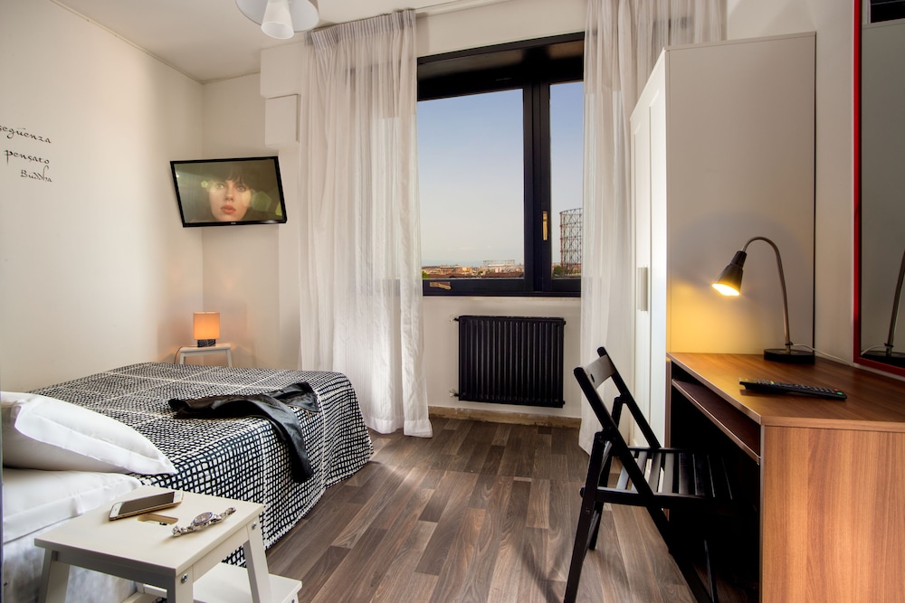 Radio Hotel 34/45