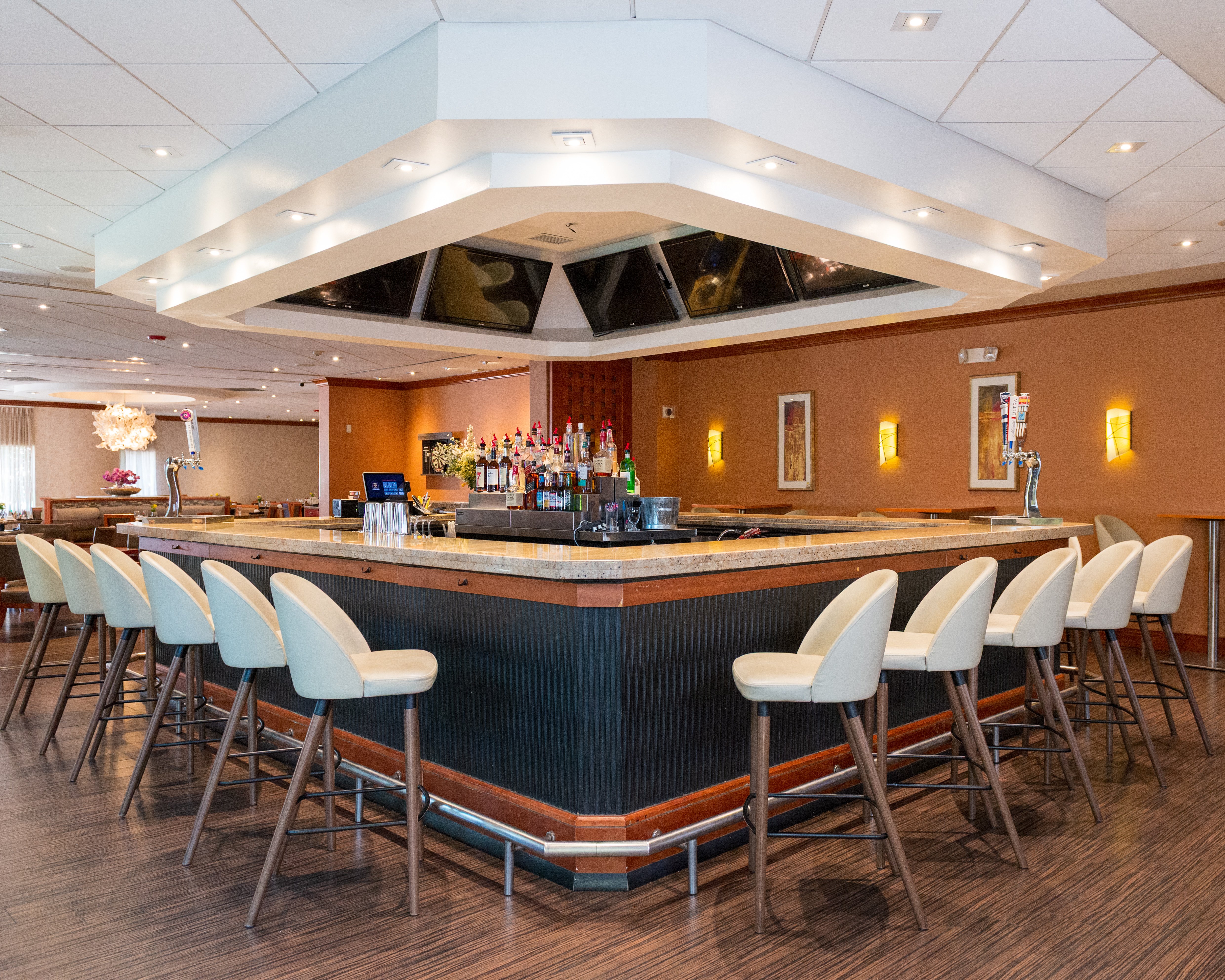 Holiday Inn Plainview-Long Island 39/79