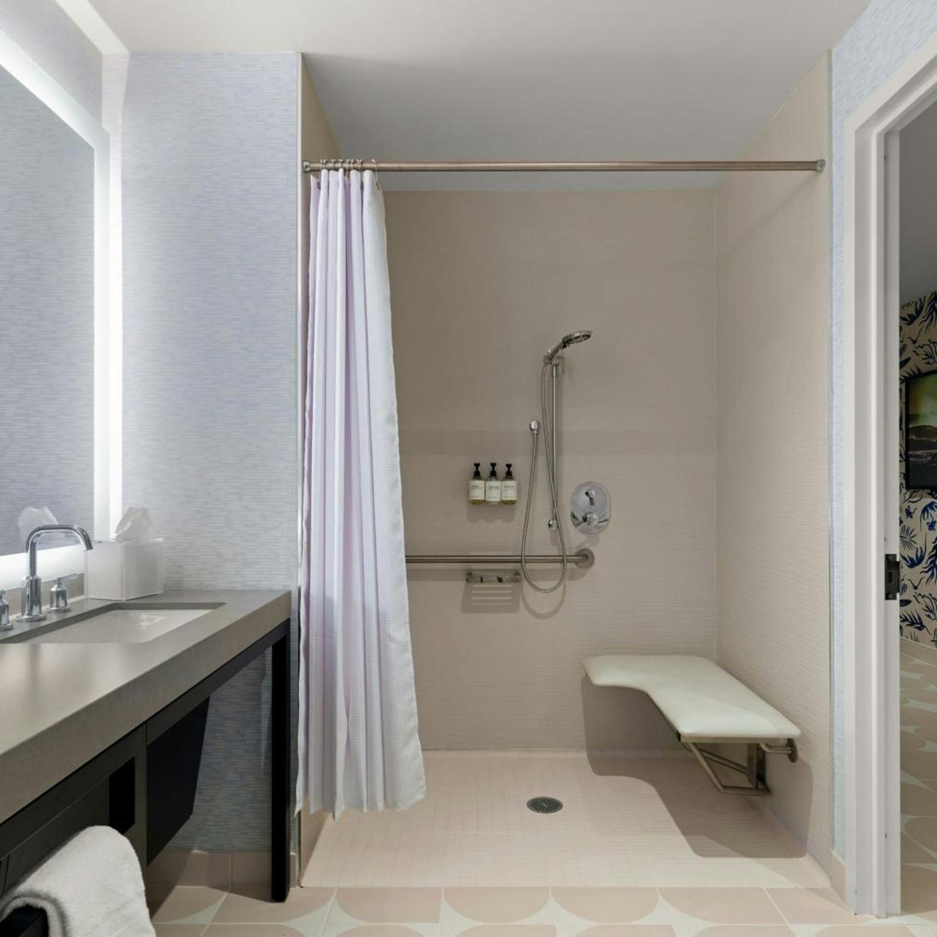 Room, 2 Queen Beds, Mountain View, Accessible, Gaylord Pacific Resort & Convention Center 4/5