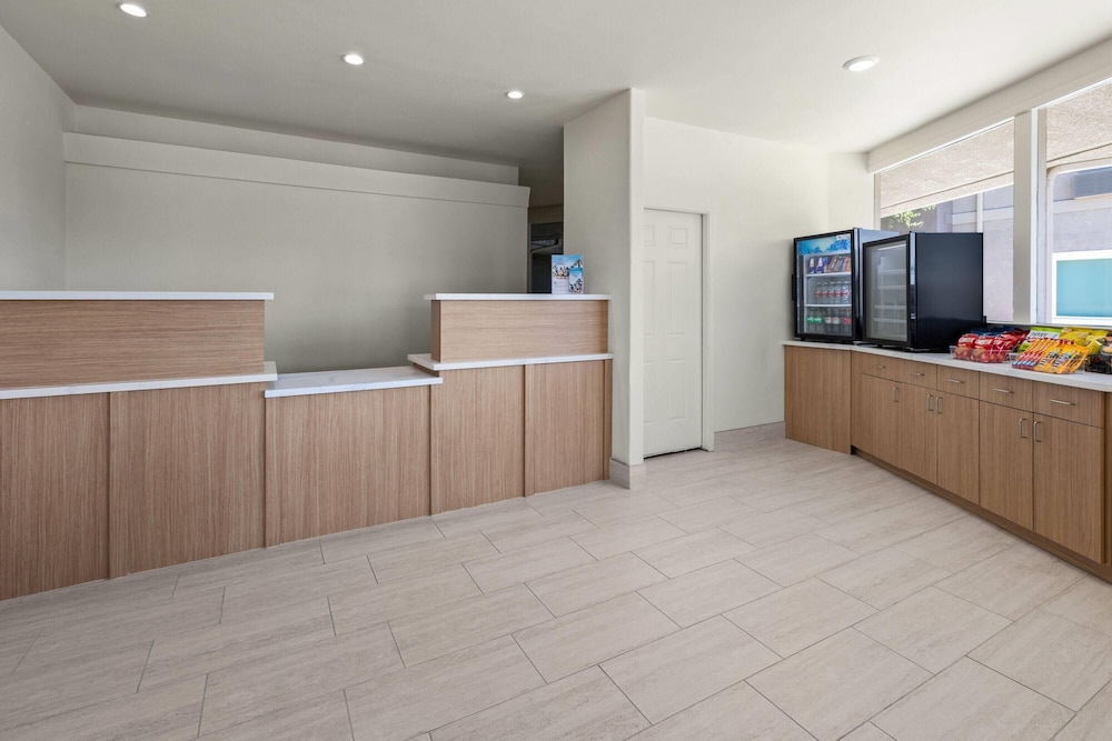 Ramada by Wyndham Merced 6/57
