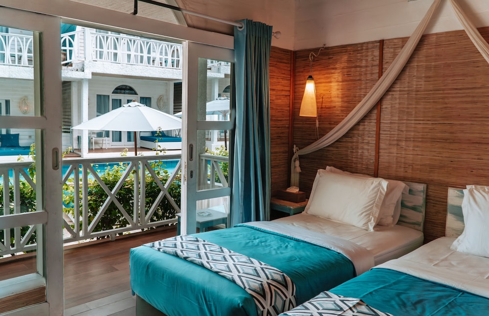 Santorini Beach Resort 10/65