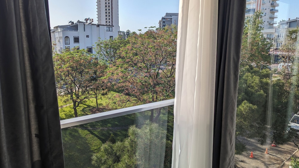 Ramona Hotel 38/45