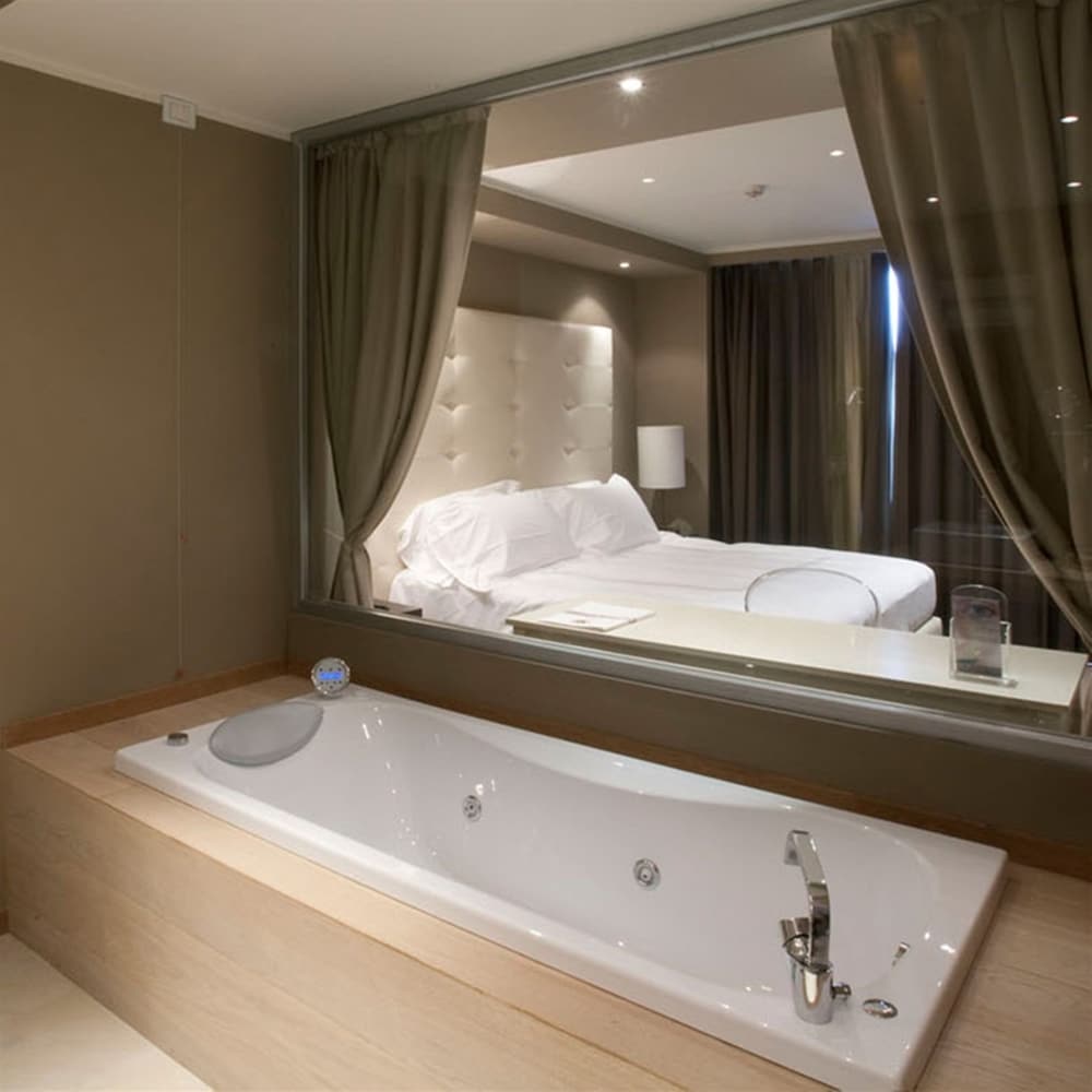 Grand Hotel Paradiso 28/30