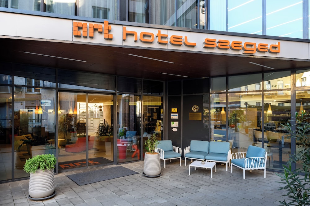 Art Hotel Szeged 6/73
