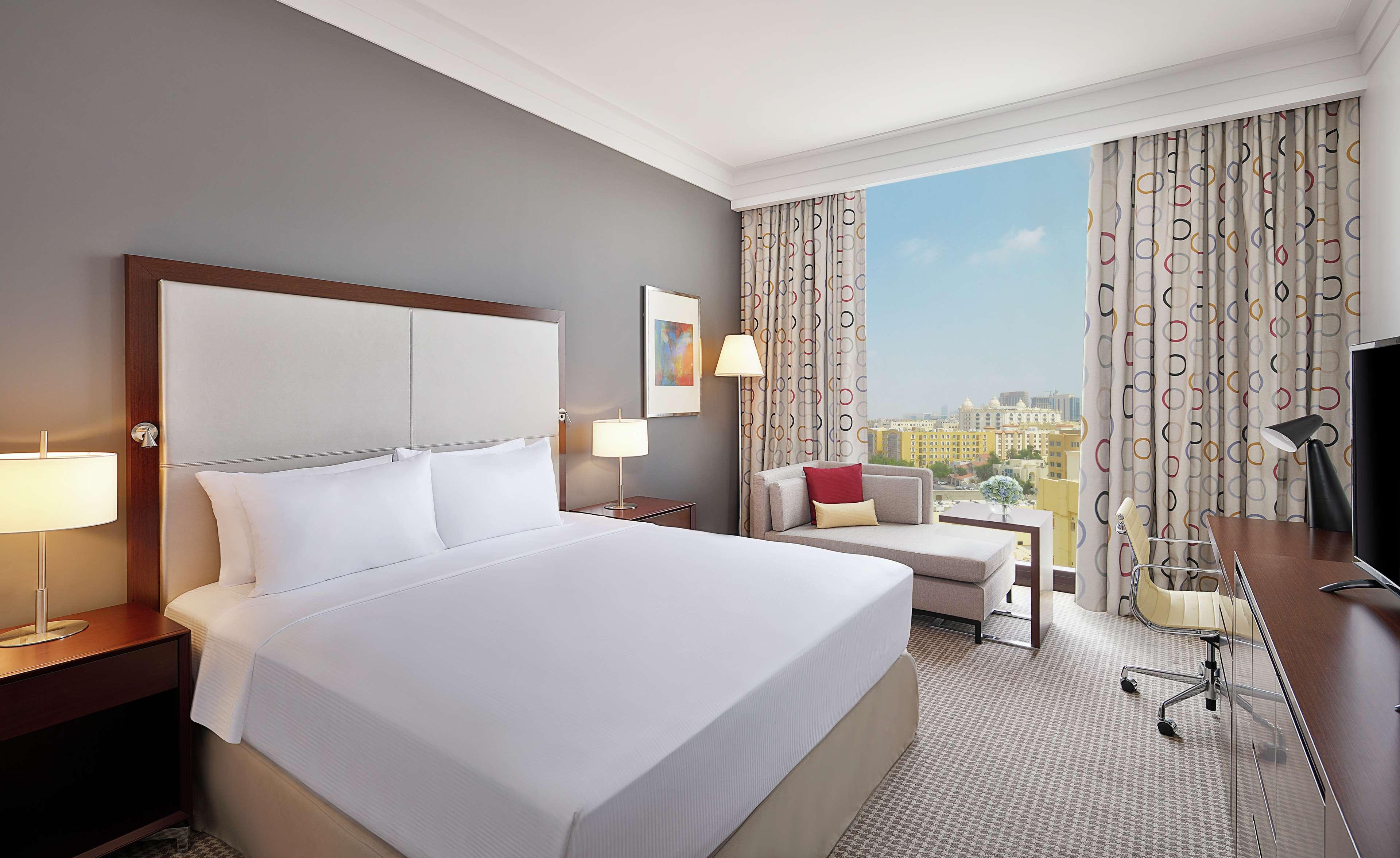 GUEST ROOM, KING BED, ACCESSIBLE