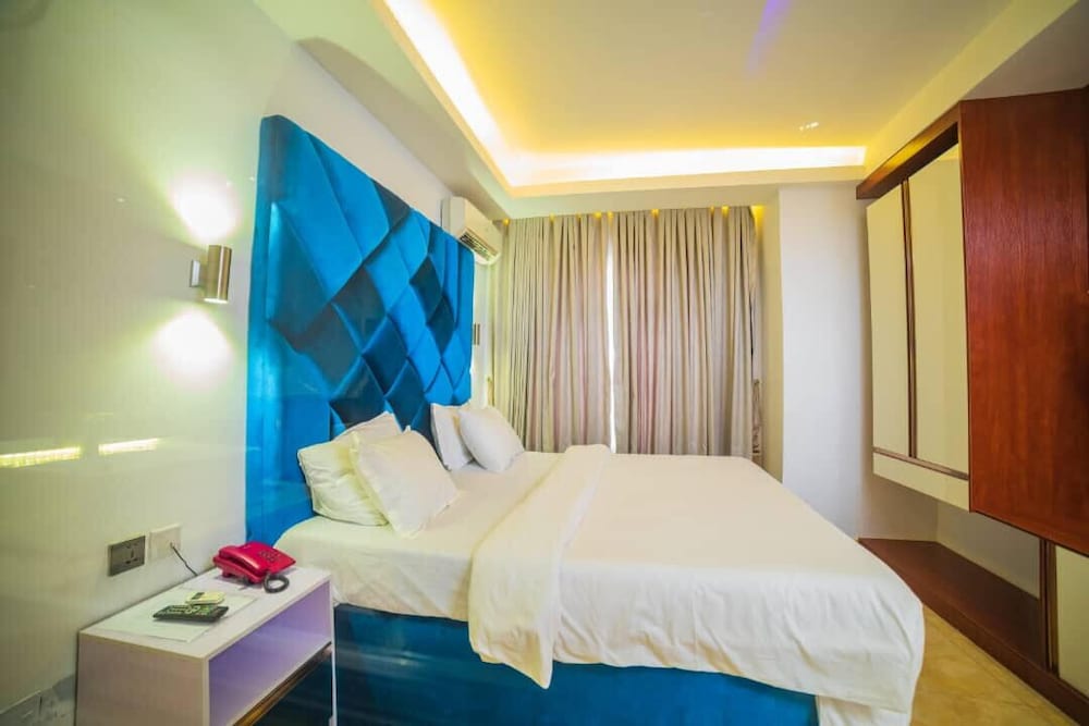 The Grosvenor Suite 7/47