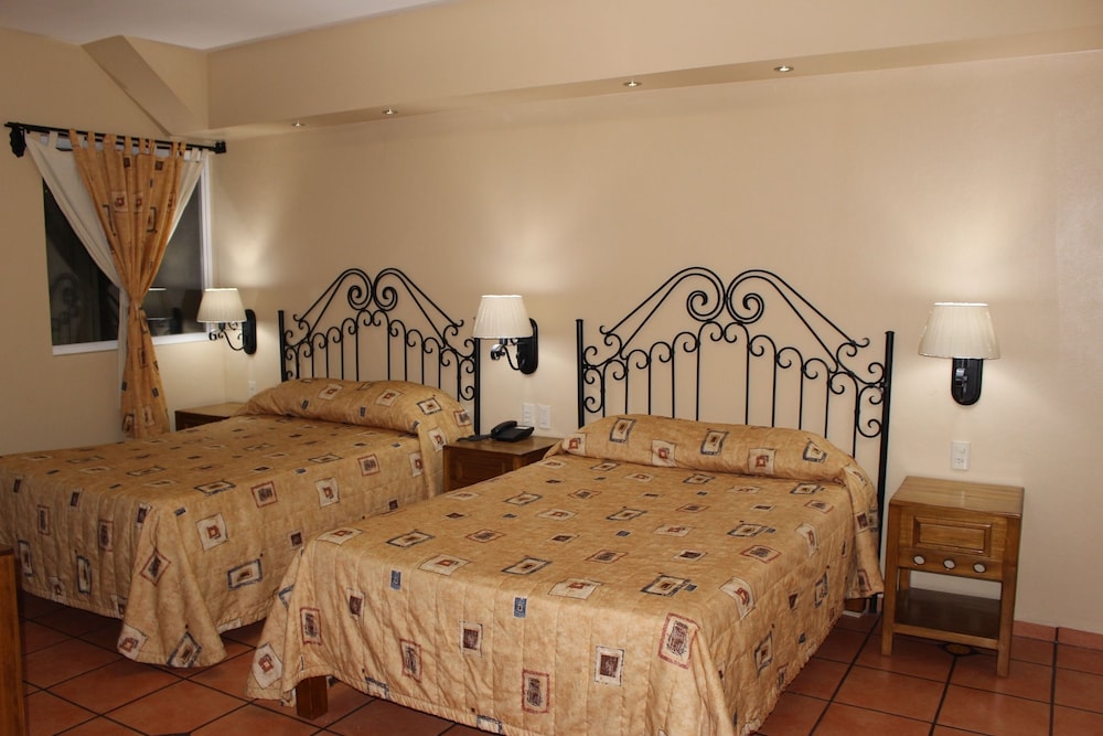 Hotel Hacienda Del Sol 13/43