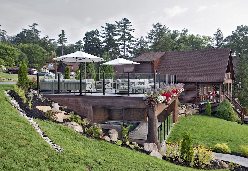 The Lodges at Cresthaven 6/60