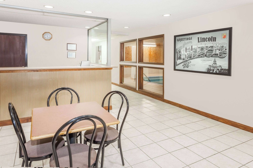 Super 8 by Wyndham Lincoln IL 35/44
