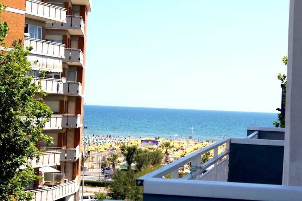 Hotel Diamond 27/34