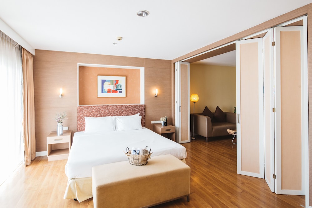 Clef Hotel 8/50