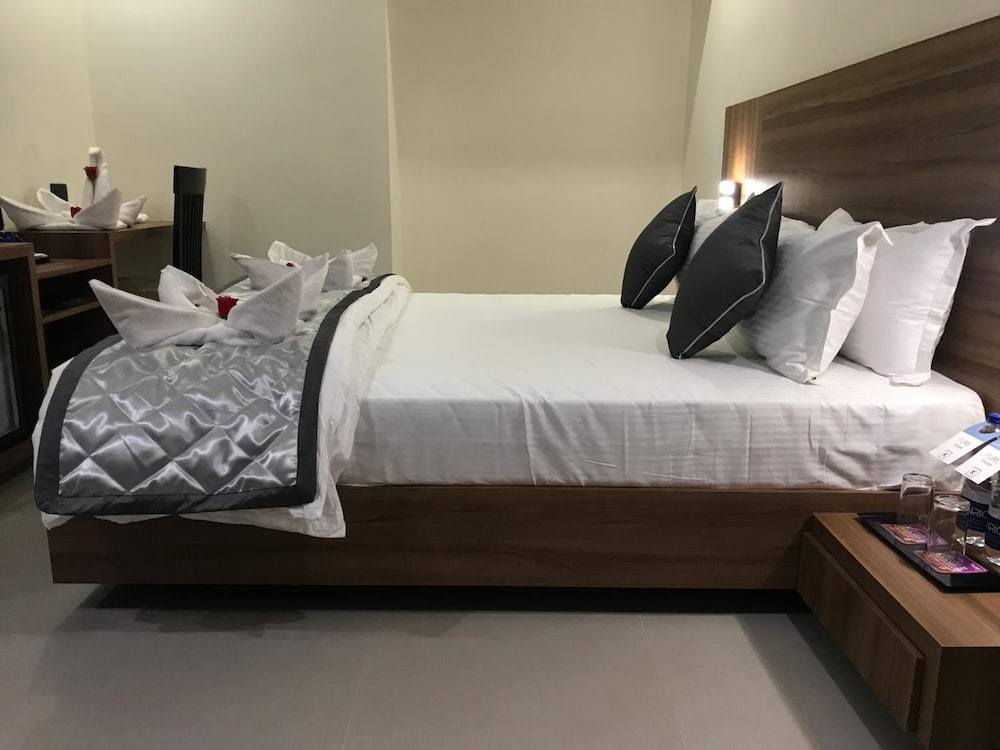 Kyriad Hotel Solapur by OTHPL 20/36