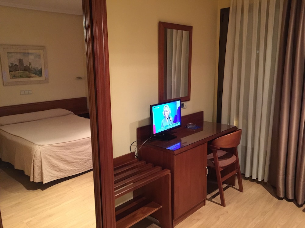 Hotel ELE Acueducto 33/57