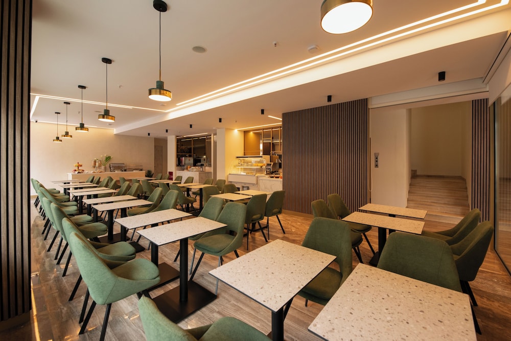 Nefeli Hotel 44/68
