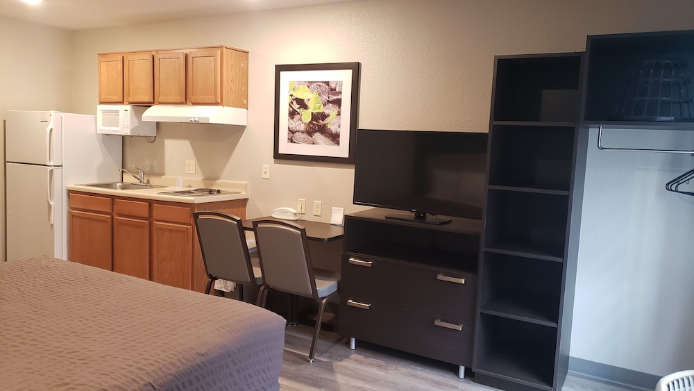 WoodSpring Suites Kansas City Lenexa 19/26