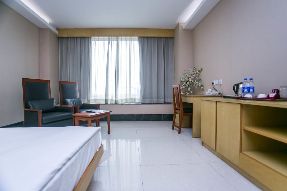Lagos Oriental Hotel 6/74
