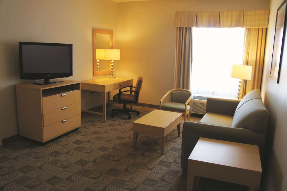 La Quinta Inn And Suites By Wyndham Tucumcari 49/68
