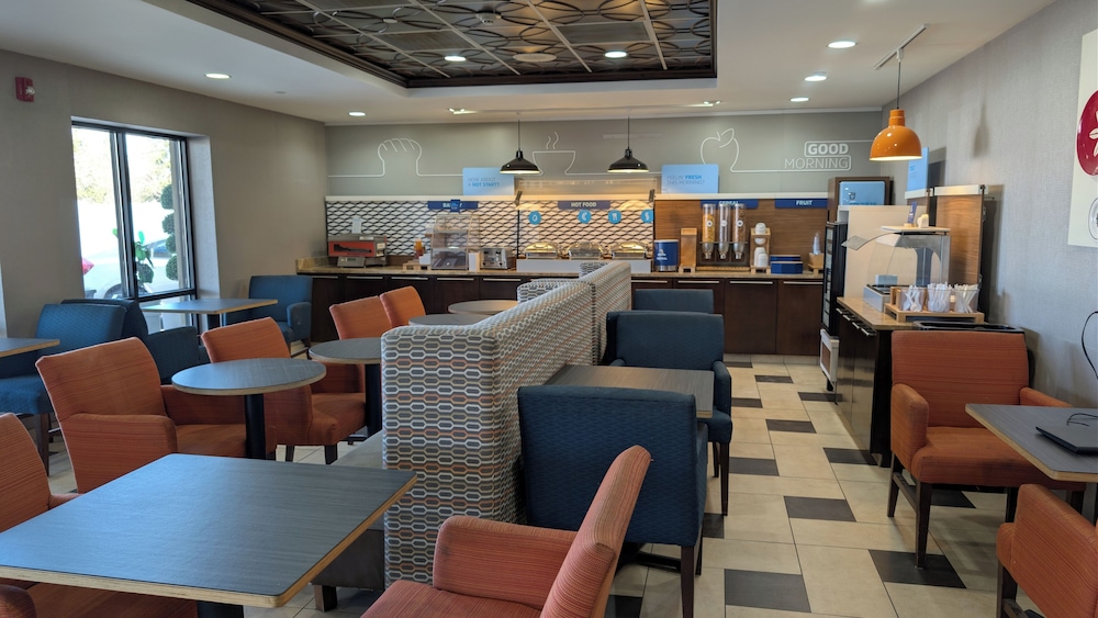Holiday Inn Express Philadelphia Airport 39/50