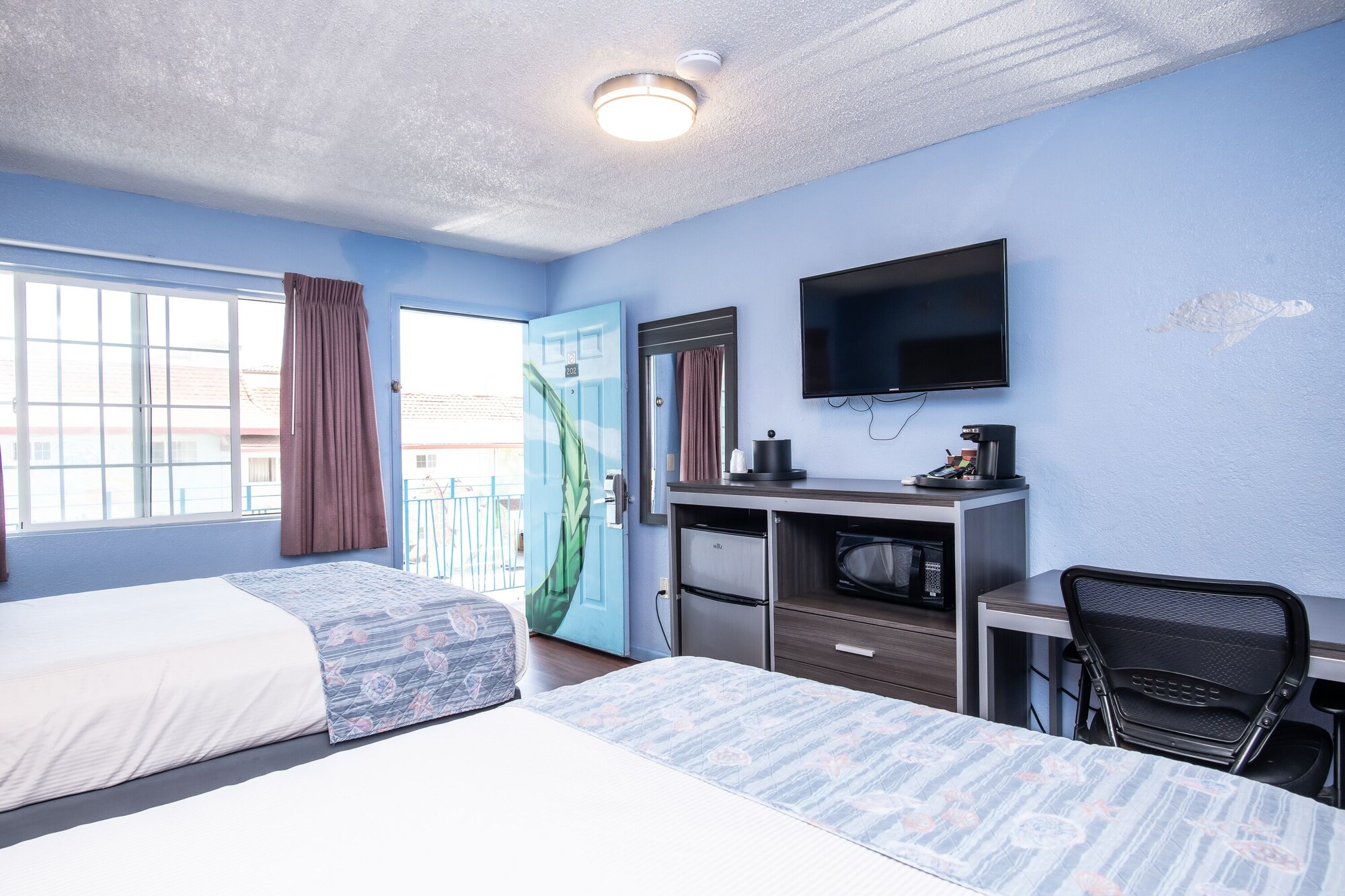 2 Bedrooms, Standard, Triple, 3 Double Beds, Aqua Breeze Inn 2/3