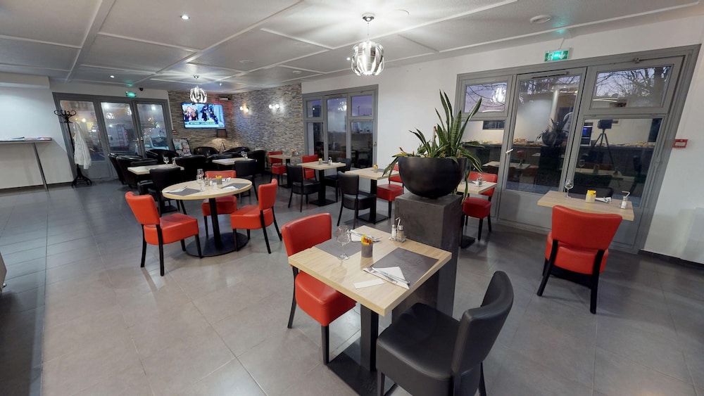 Kyriad Fontenay Tresigny 26/37