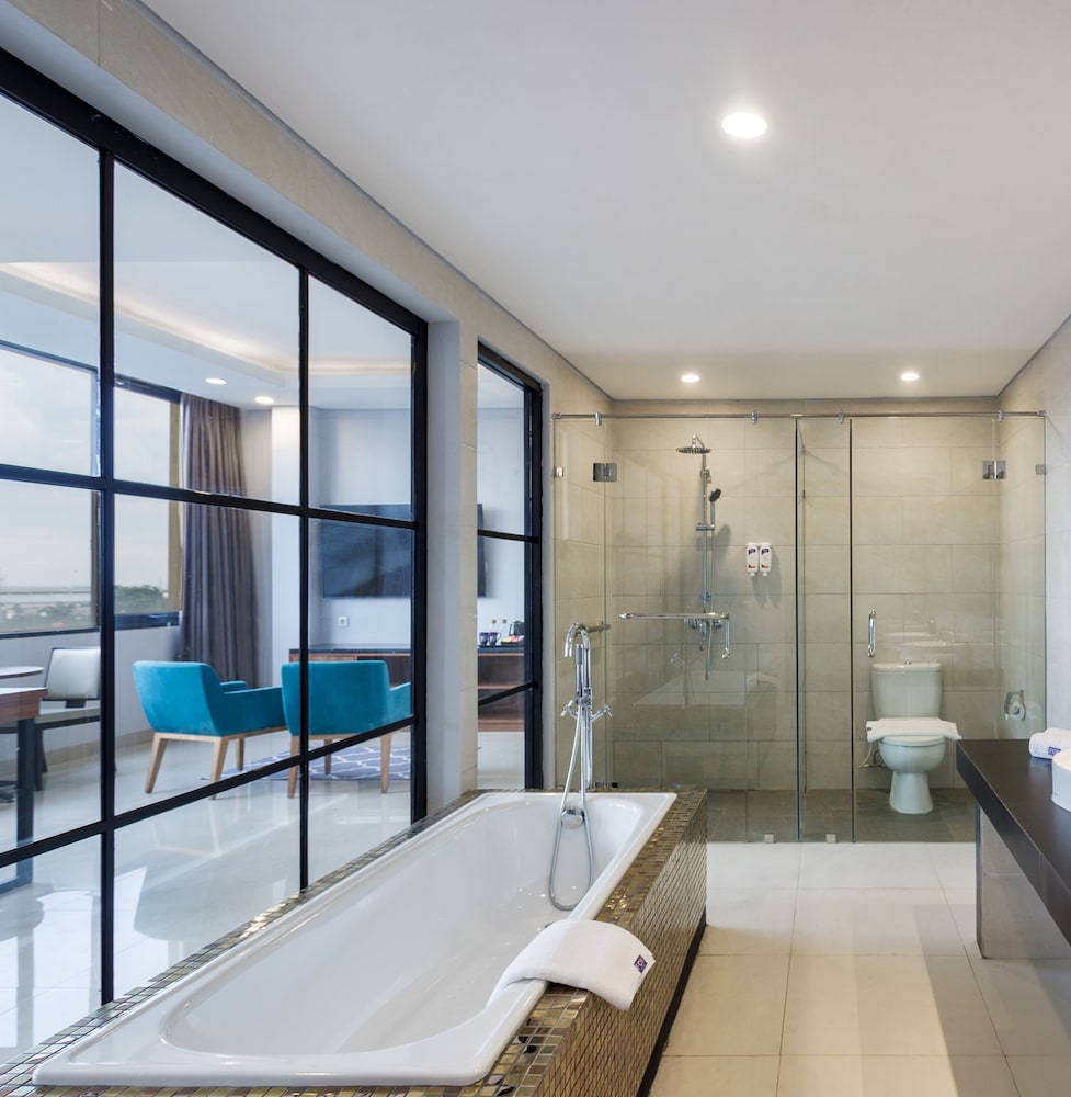 Fox Lite Hotel Cikarang 18/24
