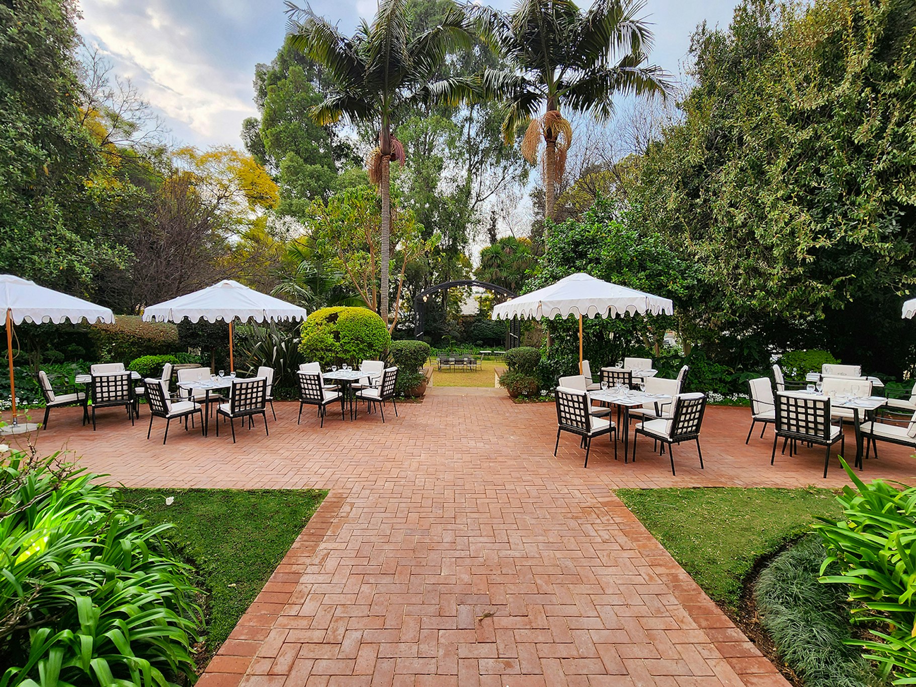 10 2nd Avenue Boutique Hotel 54/56