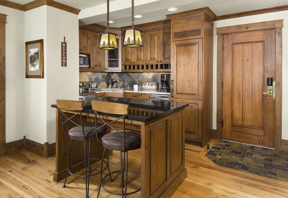 Manor Vail Lodge 33/50