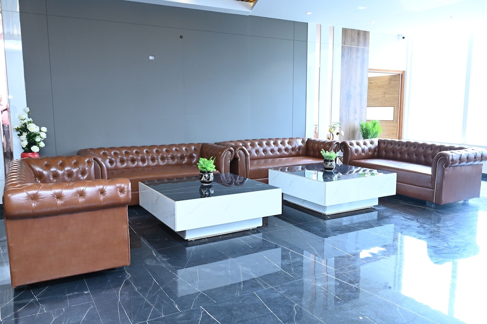 SPT Clarks Inn Suite Mandi 15/22