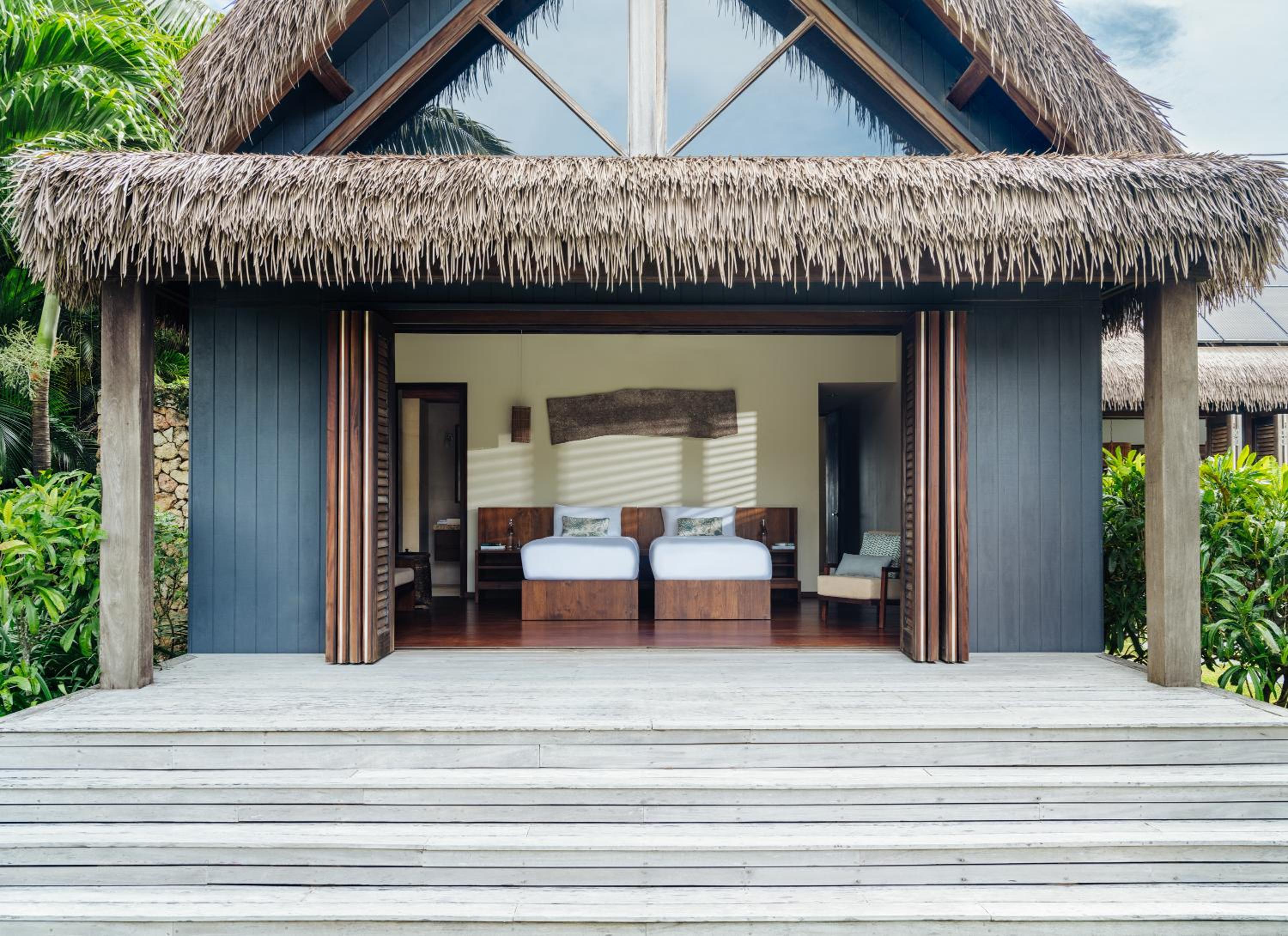 3 Bedrooms, Pool Residence, 3 King Beds, Beach Front