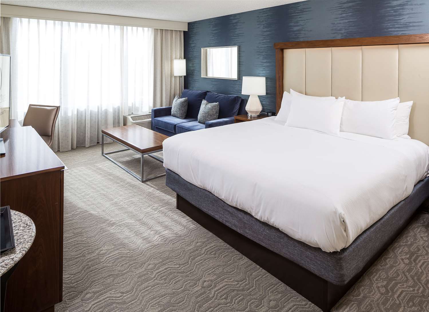 Room, King Bed, Courtyard View, Balcony, Doubletree By Hilton Hotel Boston-Andover 2/5