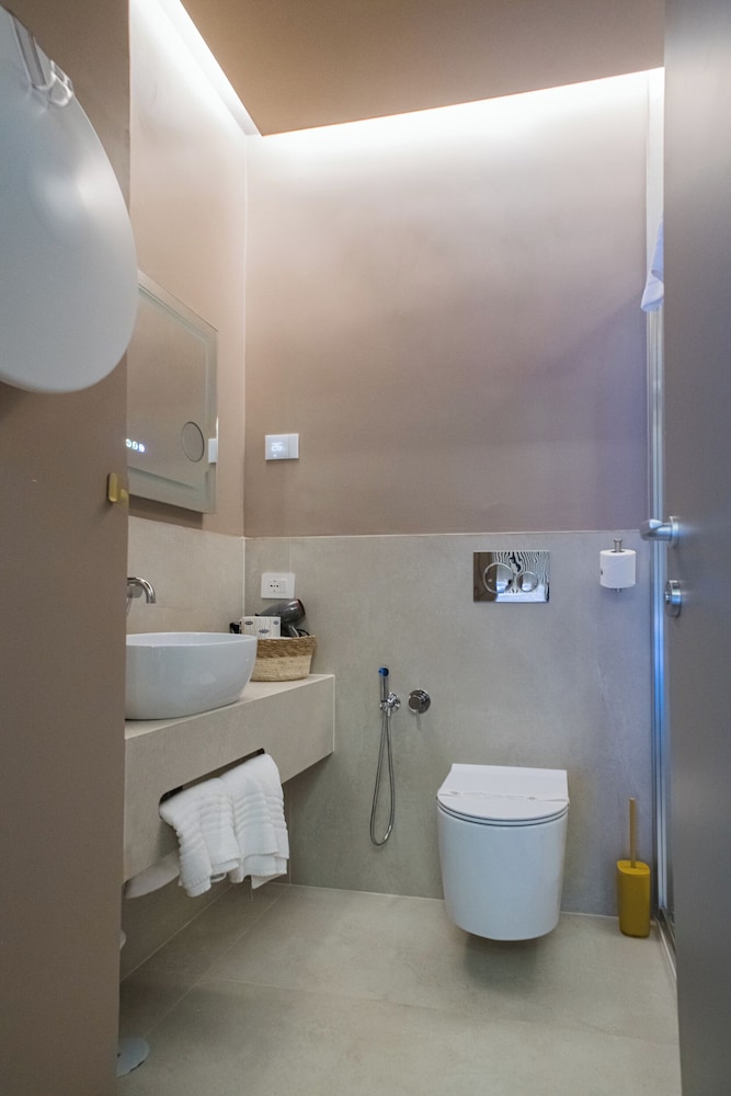 163 Boutique Hotel 45/50