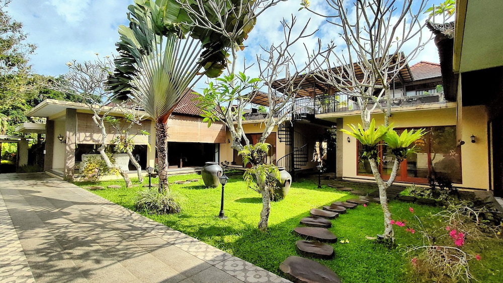 Villa Nirvana 71/81