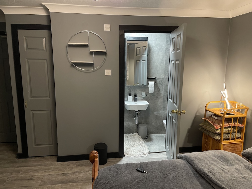 Da Vinci Guest House Gatwick 35/56