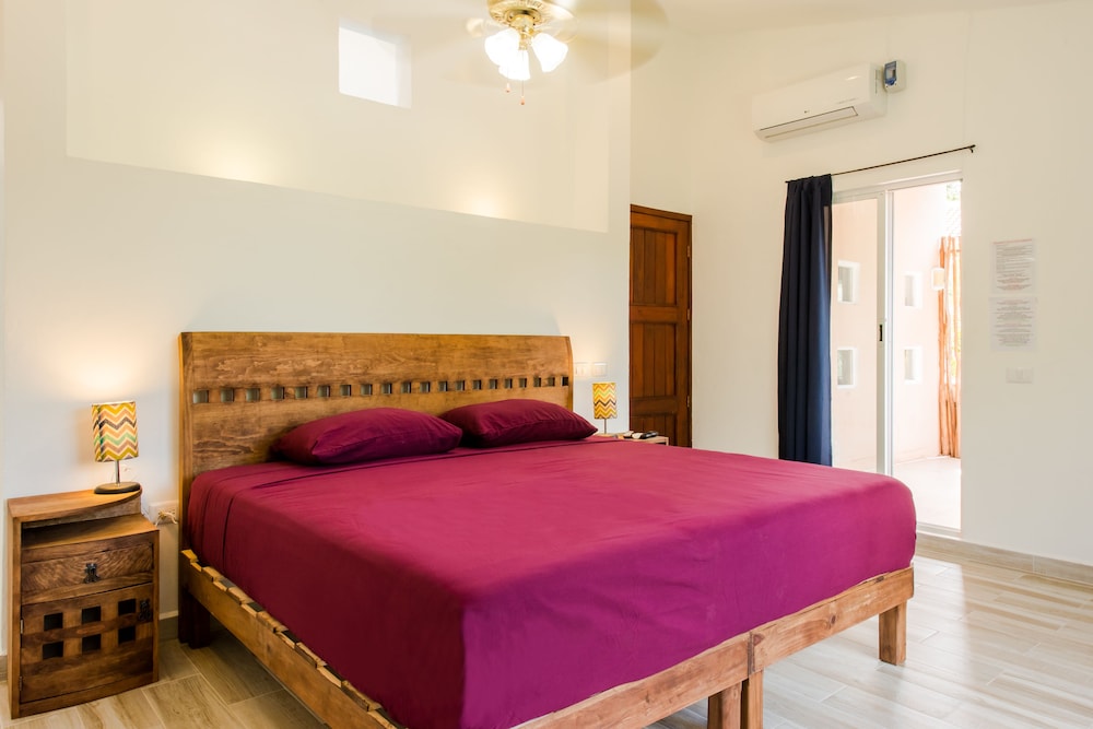 Studio, Suite, King Bed, Pool View, Kitchenette