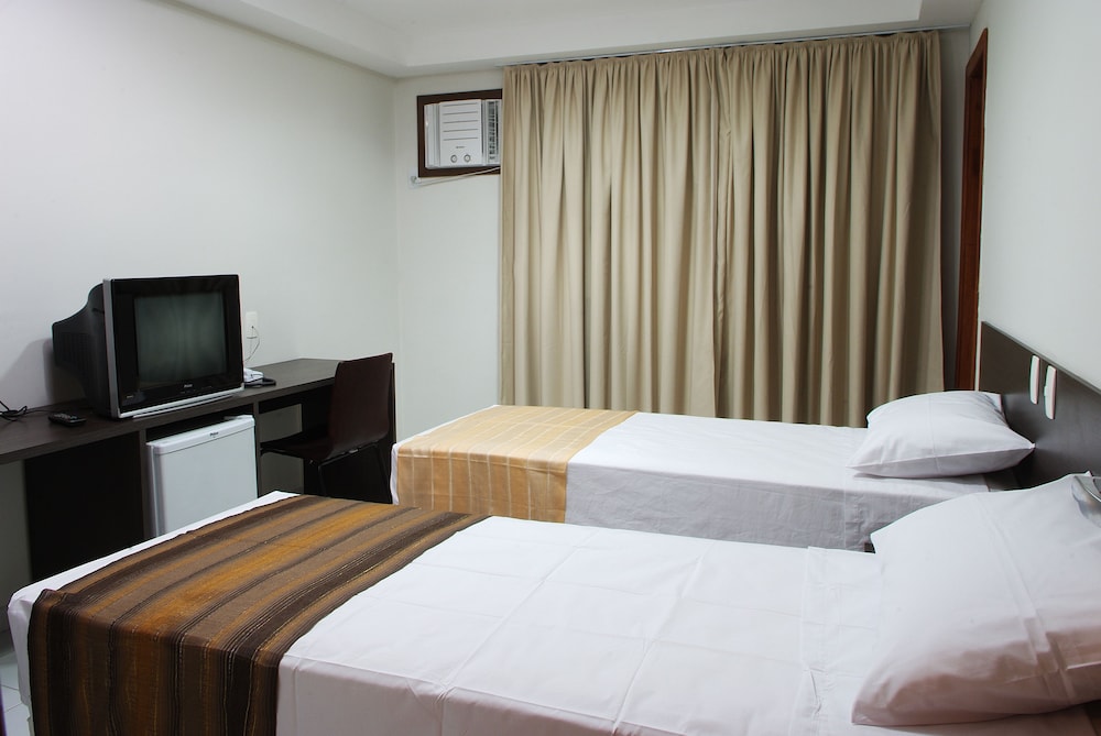 B Hotel 11/50