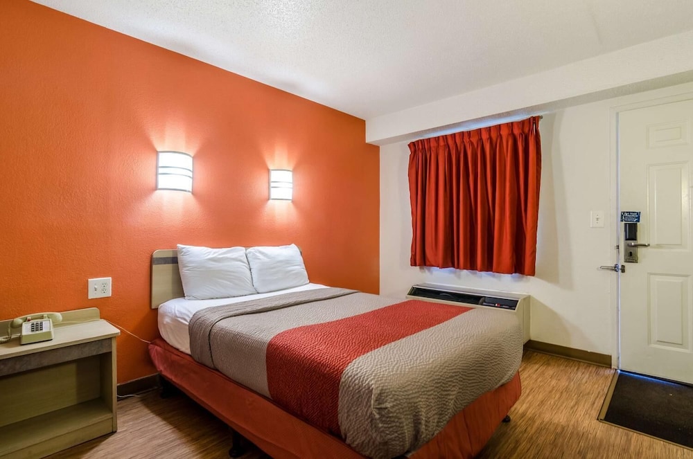 Motel6 Warren, MI - Detroit East 33/54