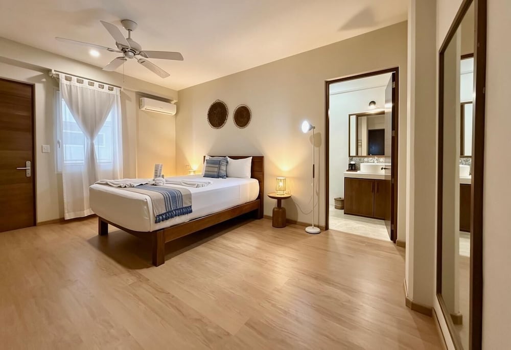 Noah Beach Hotel and Suites 20/55