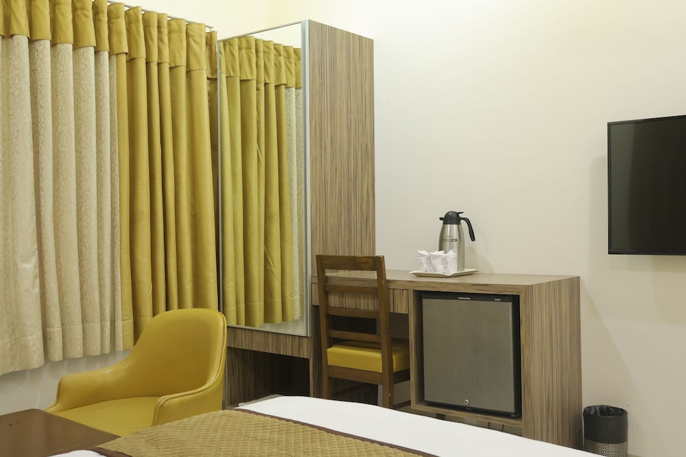 OYO Rooms Thaltej SG Highway 42/51