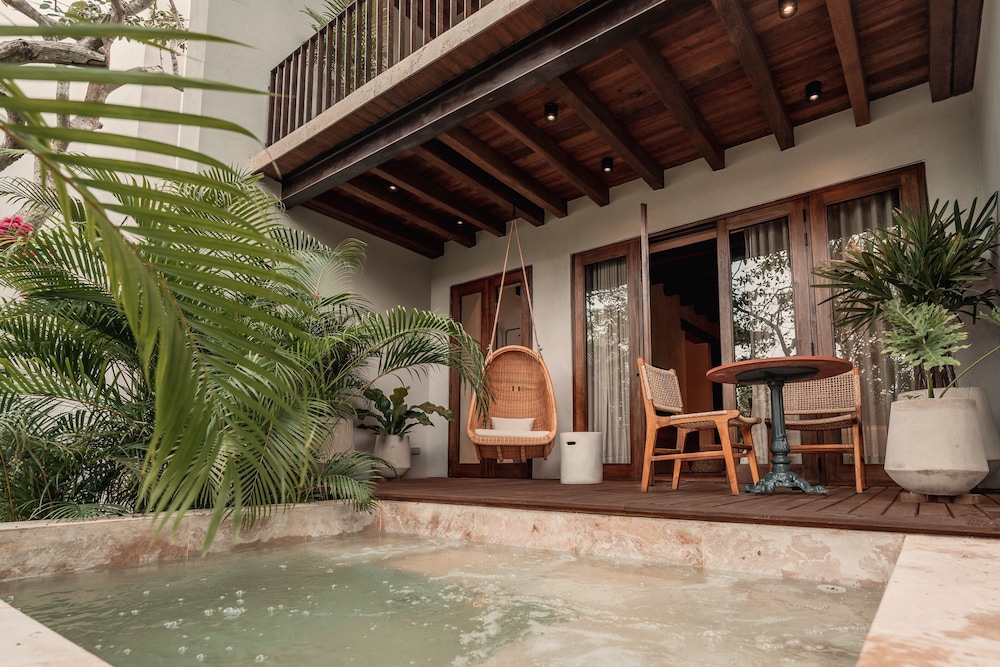 Makani Luxury Wanderlust 44/66