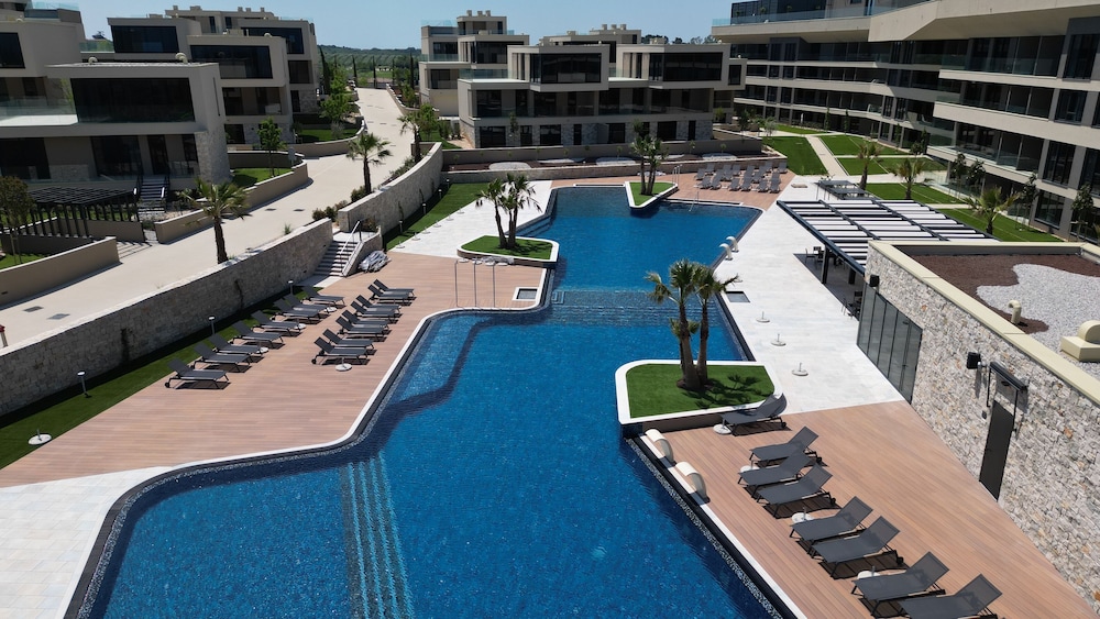Petram Resort & Residences 65/68
