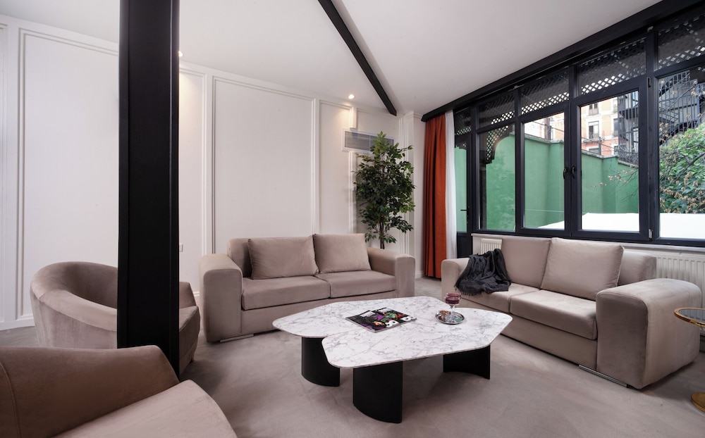 Walton Gardens Pera 37/62