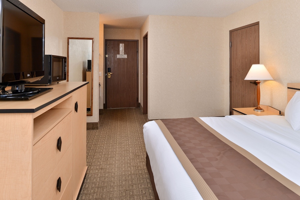 SYLO Hotel Denver Airport, a Ramada by Wyndham 16/57