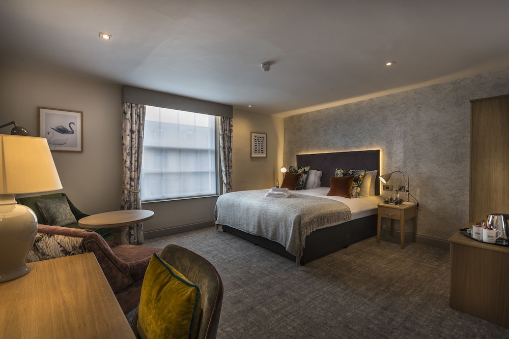 Three Swans Hotel 8/49